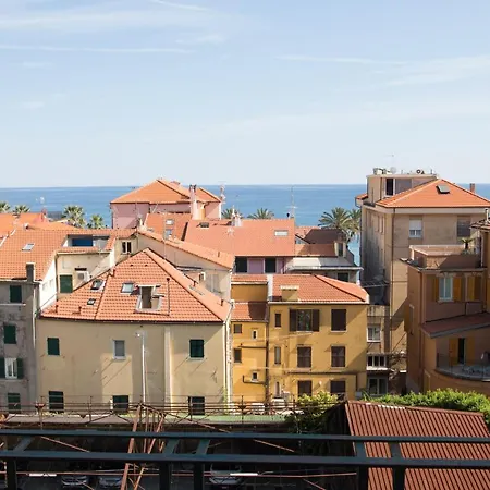 Di 5 Locali,8 Posti Letto Vista Mare * Varazze