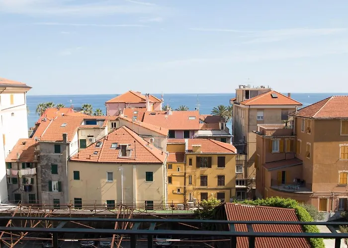 Di 5 Locali,8 Posti Letto Vista Mare * Varazze