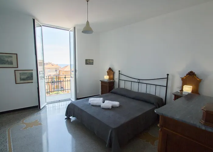 Di 5 Locali,8 Posti Letto Vista Mare Varazze