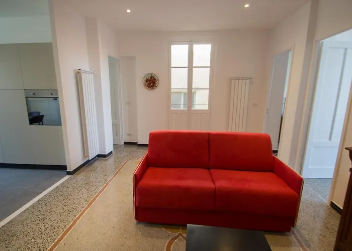 Di 5 Locali,8 Posti Letto Vista Mare * Varazze