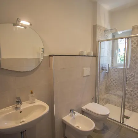 Di 5 Locali,8 Posti Letto Vista Mare فاراتسي