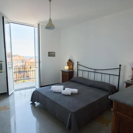Di 5 Locali,8 Posti Letto Vista Mare Varazze