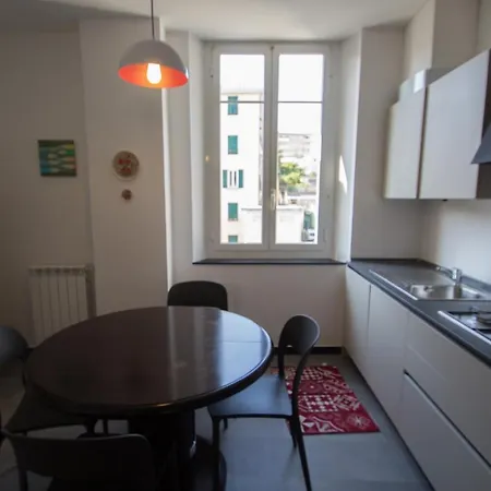 Di 5 Locali,8 Posti Letto Vista Mare Daire *