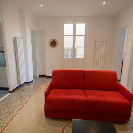Di 5 Locali,8 Posti Letto Vista Mare * Varazze